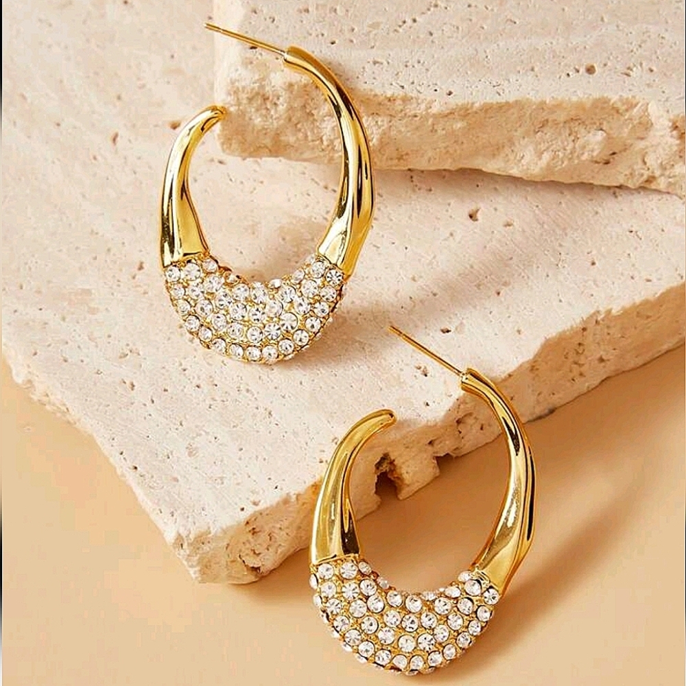 ▪️18K gold plated zirconia embellished earrings